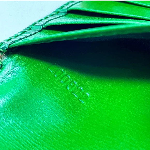 LOUIS VUITTON AUTHENTIC GREEN EPI LEATHER WALLET EUC - Picture 12 of 14